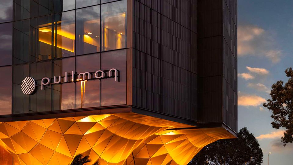 The hotel is in walking distance to both the domestic and international terminals.